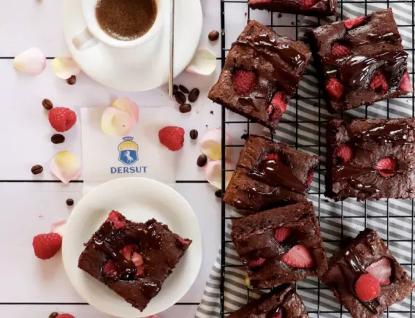 Brownies-ai-lamponi-e-caffe_3-753x1024-1 Brownies-ai-lamponi-e-caffe_3-753x1024-1