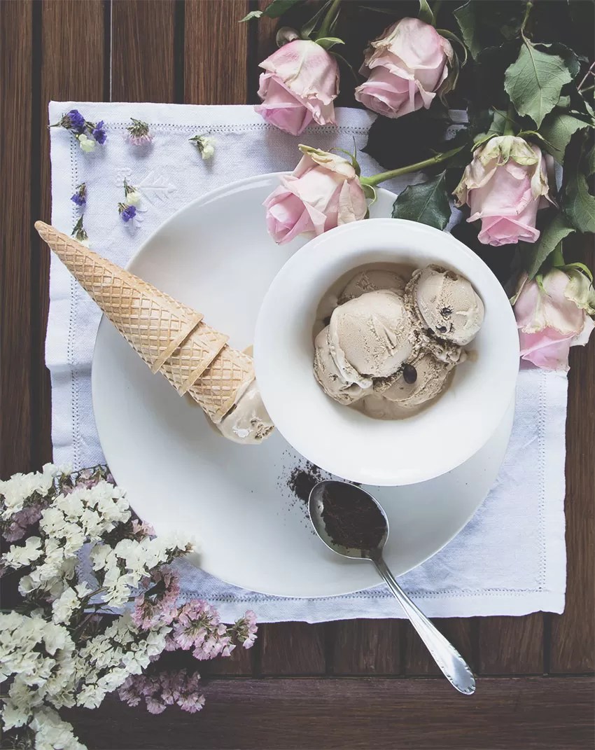 Caffè e cardamomo: la ricetta perfetta del gelato fatto in casa senza gelatiera